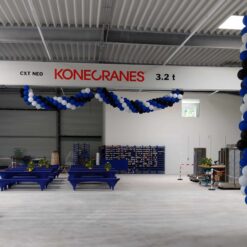 Ballongirlande Werkhalle blau schwarz weiss