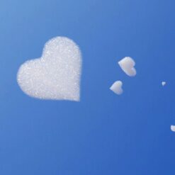 Wolken Hochzeits Paket 12 fliegende Schaumherzen am Himmel