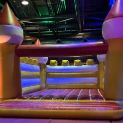 Erwachsenen Hüpfburg Schloss - Spaß kennt kein Alter! 7 Erwachsenen Huepfburg Schloss Indoor