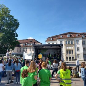 Mobile Bühne mit Licht und Tontechnik - Veranstaltungstechnik mieten