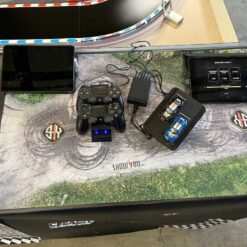 Carrera Hybrid 2er Spielertisch mit iPad-Ladestation und PS4 Controller.jpg