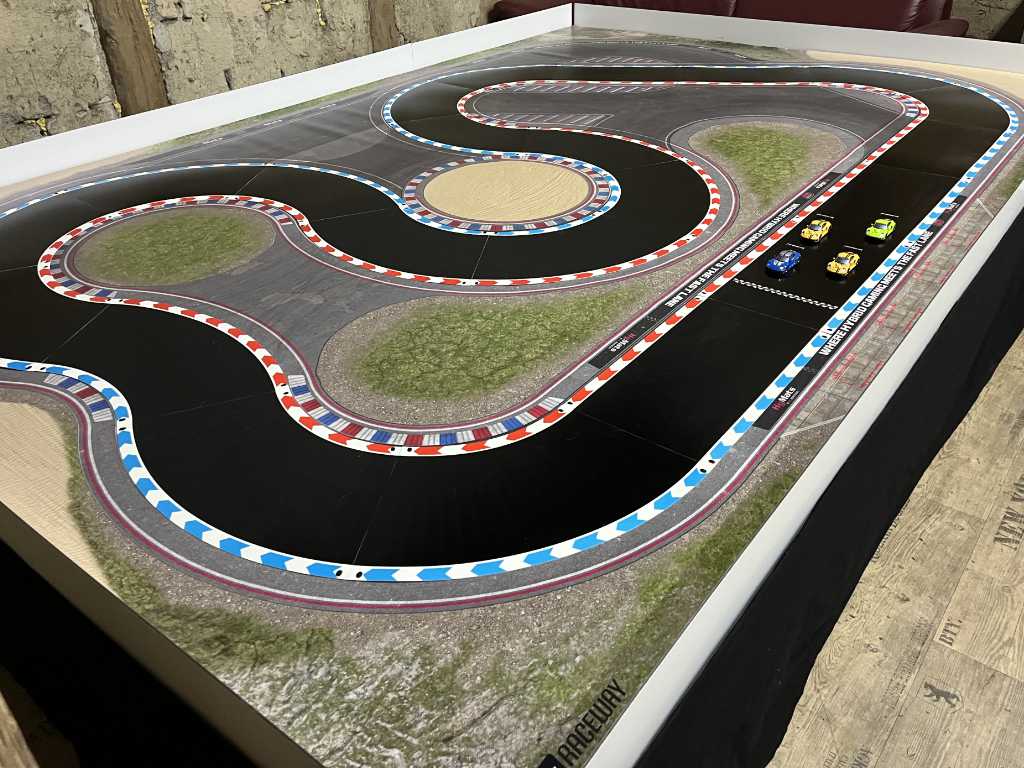 Carrera Hybrid Rennbahn mieten: Die Zukunft des Rennsports für Ihr Event 6 Carrera Hybrid Autorennbahn auf 3x2m Spielfläche